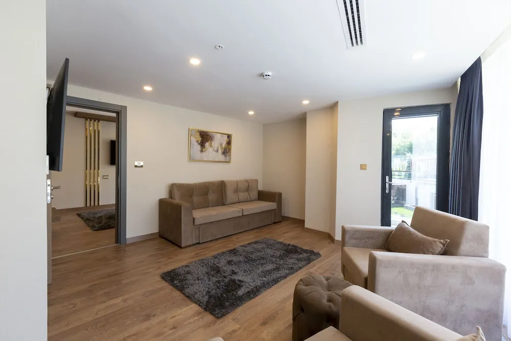 Junior Süit, Balkon, Bahçe Manzaralı