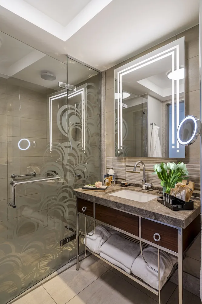 Deluxe Tek Büyük Yataklı Oda, 1 Çift Kişilik Yatak, Şehir Manzaralı