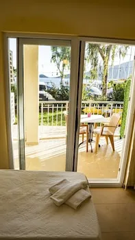 Kaju Rooms