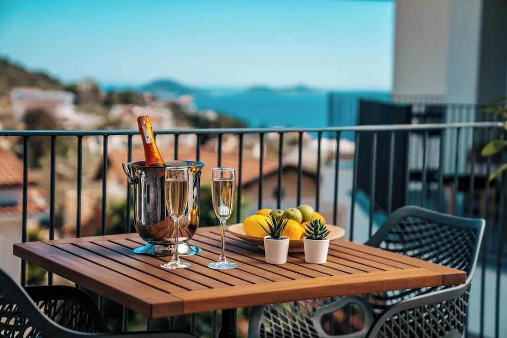 Romantic Süit, Deniz Manzaralı