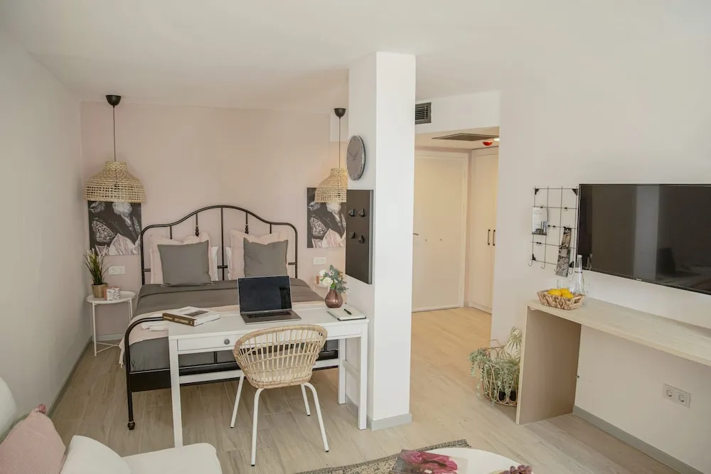 Deluxe Tek Büyük Yataklı Oda