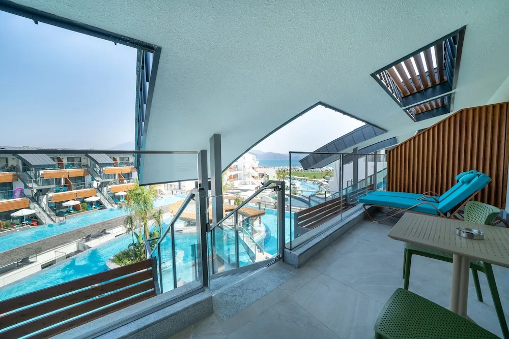 Large Room Pool Acees via Stairs