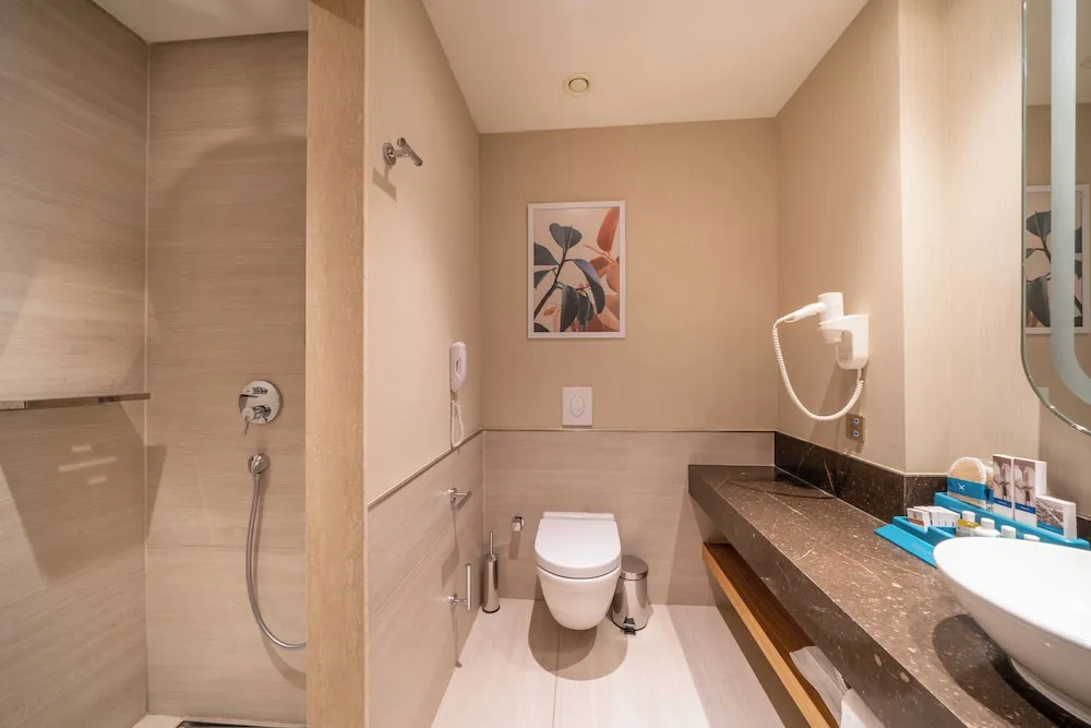Large Room Pool Acees via Stairs