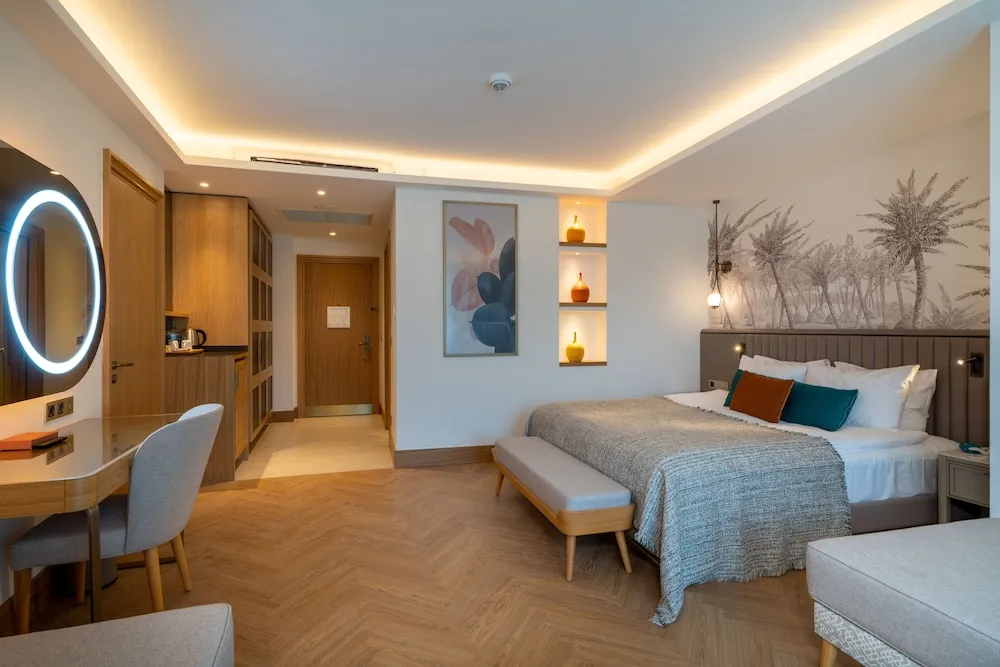 Large Room Pool Acees via Stairs