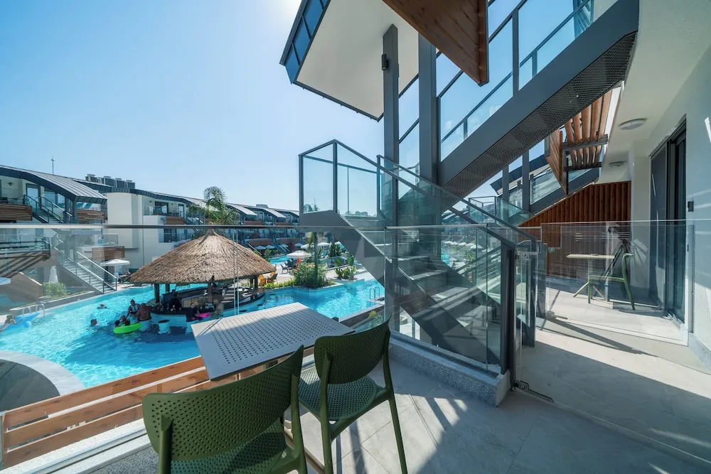 Large Room Pool Acees via Stairs