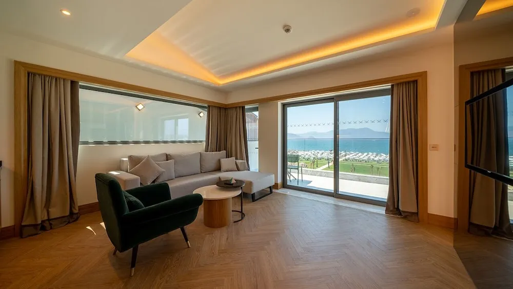 Luxury Oda