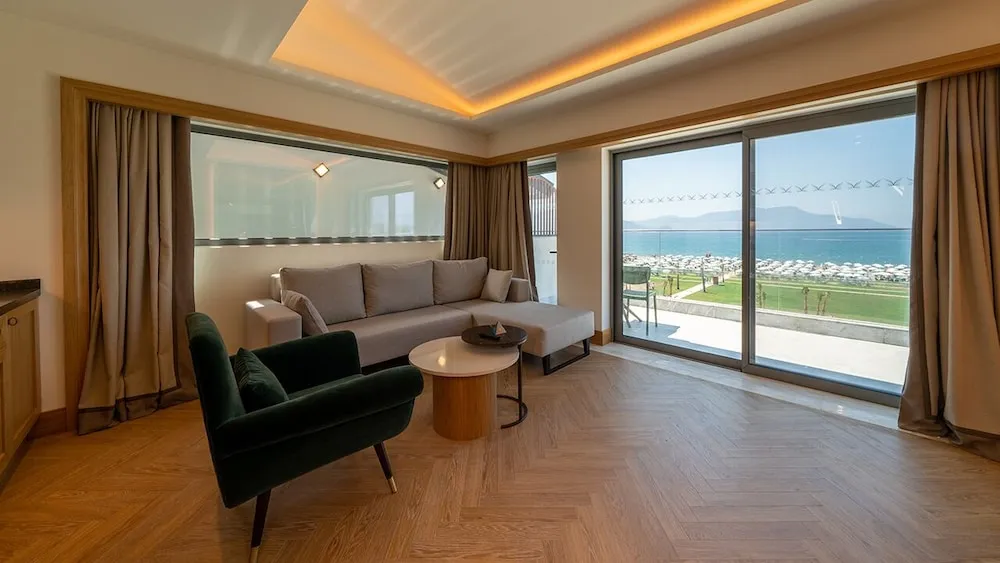 Luxury Oda