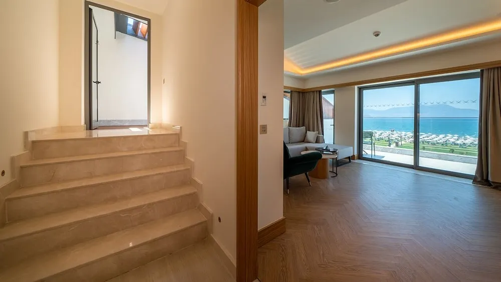 Luxury Oda