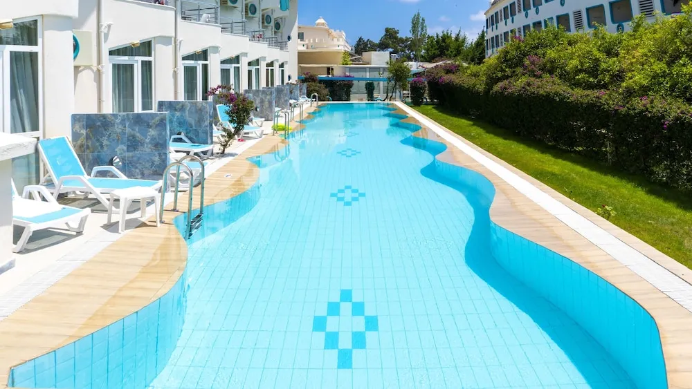 Swim Up Room