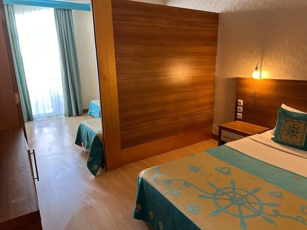 Large Standard Room (2 Bedrooms)