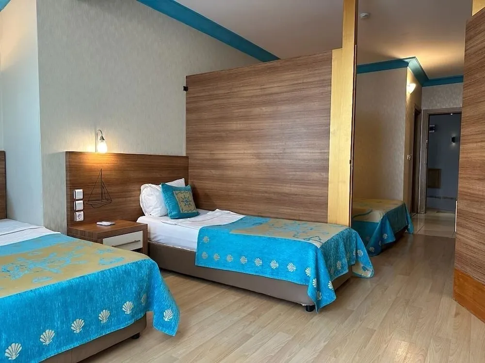 Large Standard Room (2 Bedrooms)