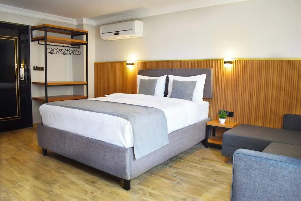 Deluxe Tek Büyük Yataklı Oda