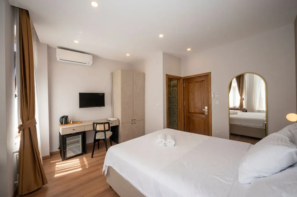 Luxury Tek Büyük Yataklı Oda