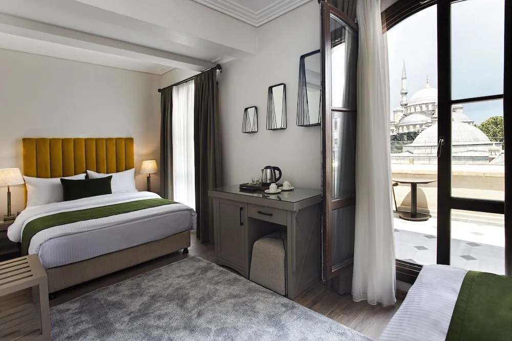 Deluxe Aile Odası, Balkonlu ve Deniz Manzaralı