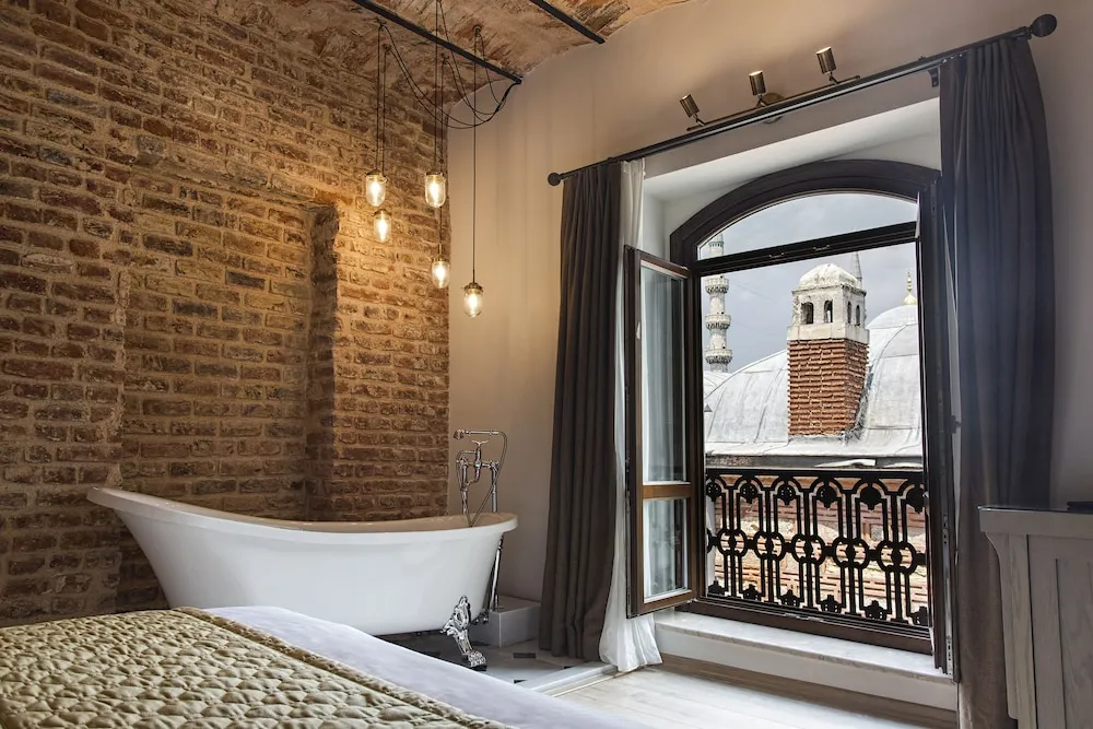 Junior Suite with Bathtub