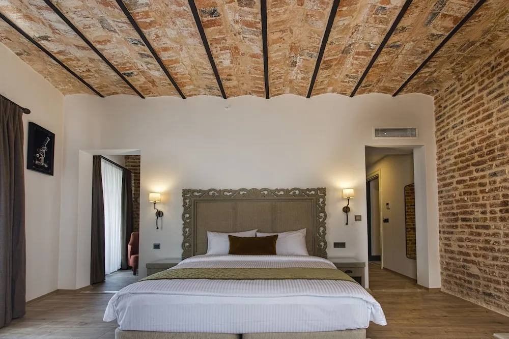 Junior Suite with Bathtub