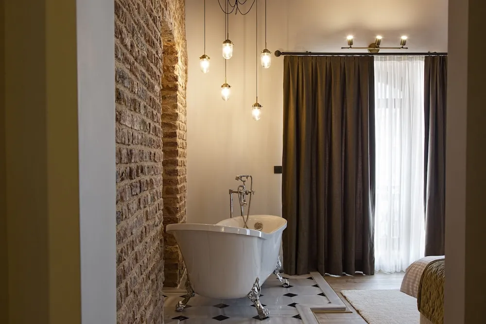 Junior Suite with Bathtub