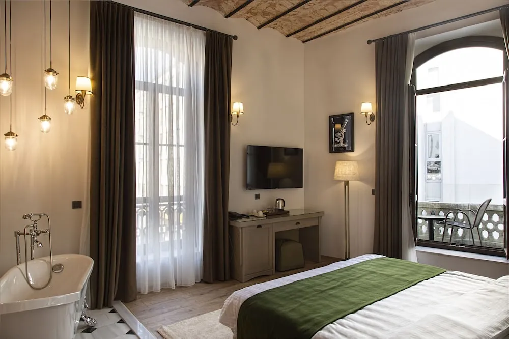 Loft Family Suite Balcony and Bathtub