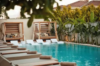 Venzi Ayayorgi, +15 Sadece Yetişkinler