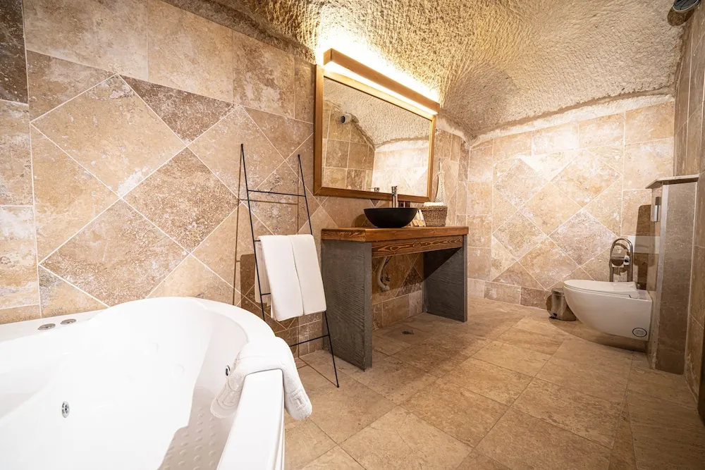 Traditional Süit, Sıcak Su Küveti