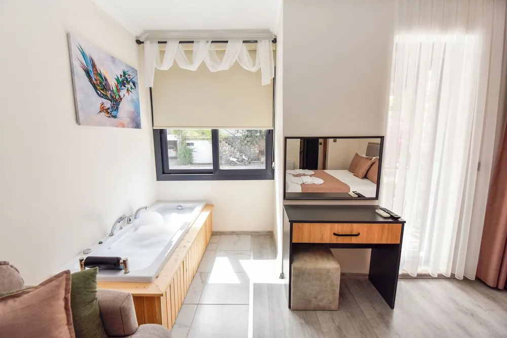 Queen Studio Room With Jacuzzi 203-204