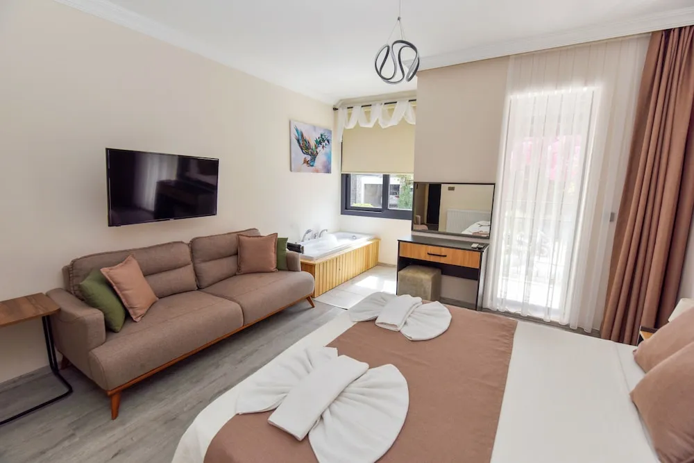 Queen Studio Room With Jacuzzi 203-204