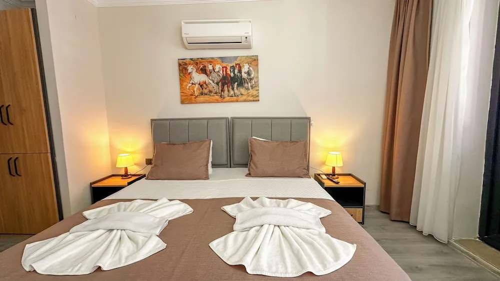 Queen Studio Room With Jacuzzi 203-204