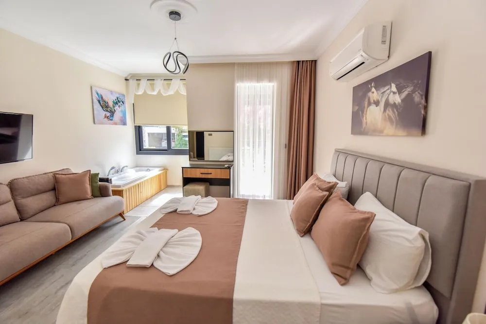 Queen Studio Room With Jacuzzi 203-204