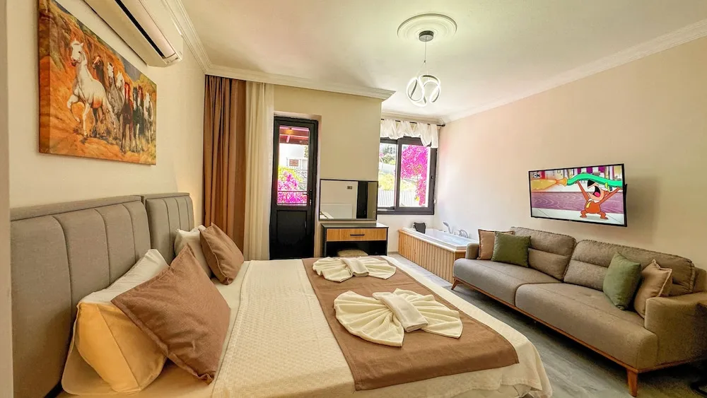 Queen Studio Room With Jacuzzi 203-204