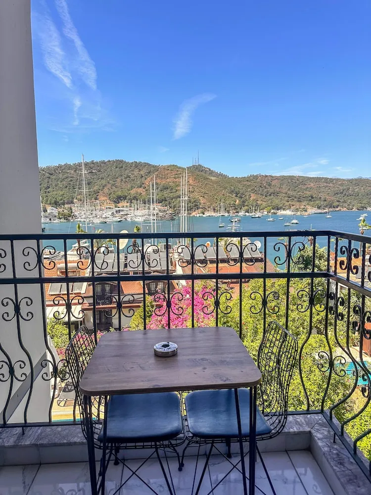 Right Sea View 201-301