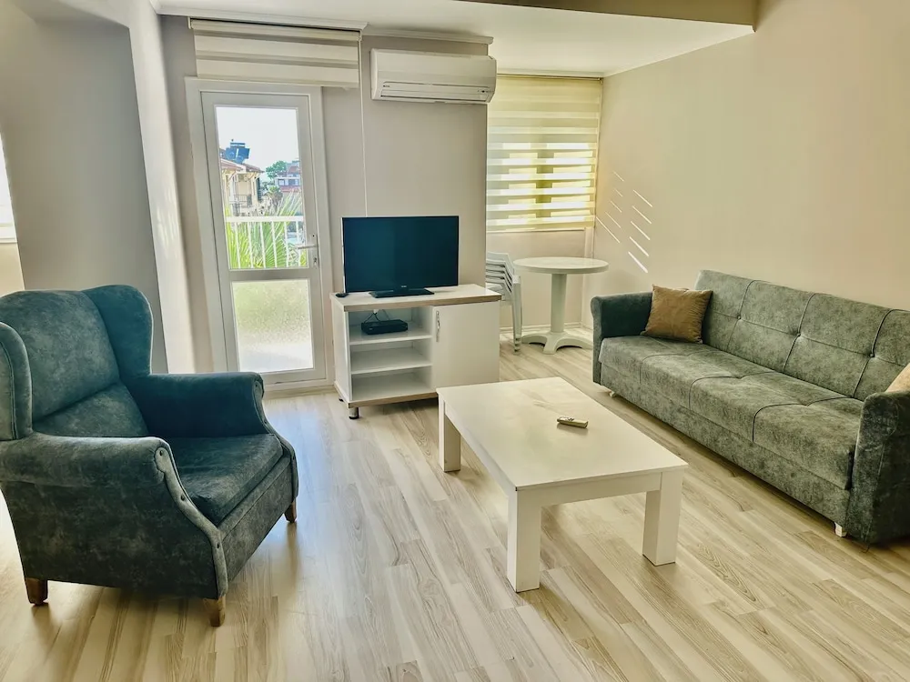 SILVER PARADISE, 2+1