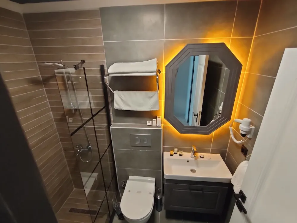 Deluxe Üç Kişilik Oda