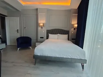 Loft Airport Hotel