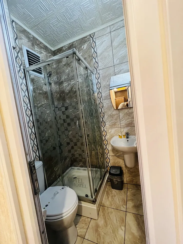 Deluxe Üç Kişilik Oda