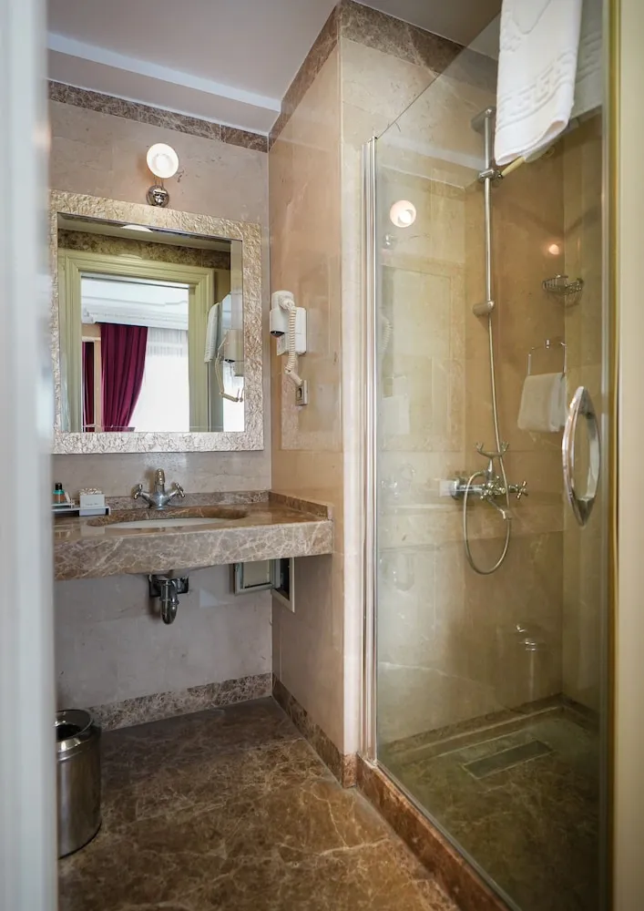 Deluxe Üç Kişilik Oda, Şehir Manzaralı