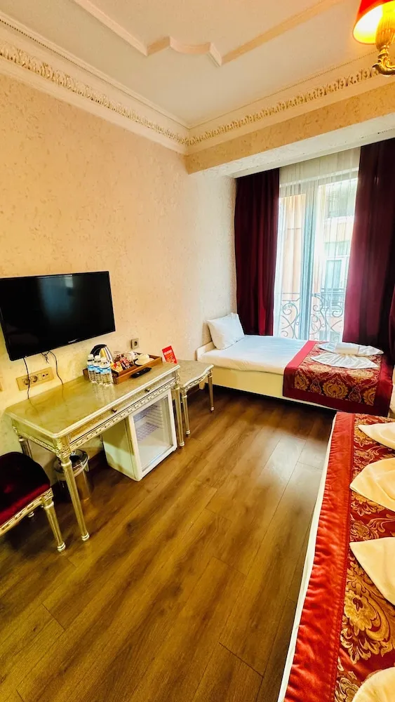 Deluxe Üç Kişilik Oda, Şehir Manzaralı