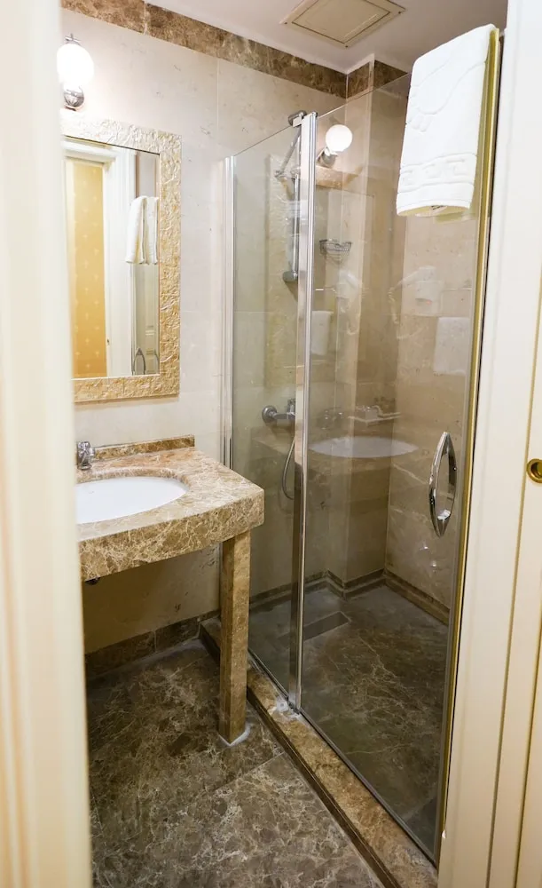 Deluxe Tek Büyük Yataklı Oda, Balkon, Şehir Manzaralı