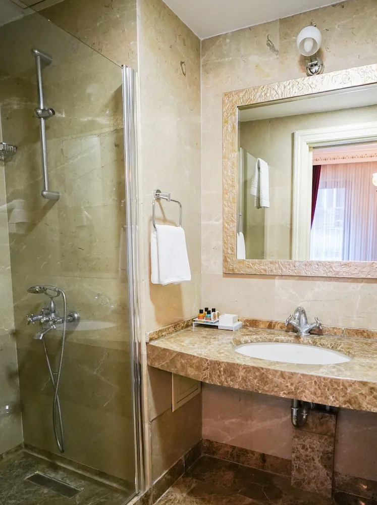 Deluxe Tek Büyük Yataklı Oda, Balkon, Şehir Manzaralı