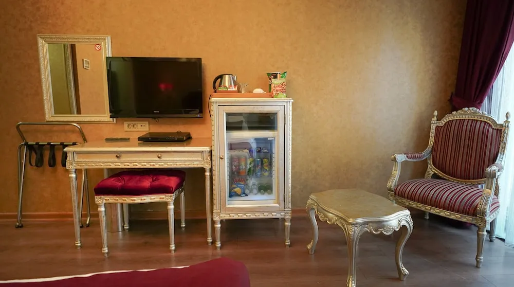 Deluxe Tek Büyük Yataklı Oda, Balkon, Şehir Manzaralı