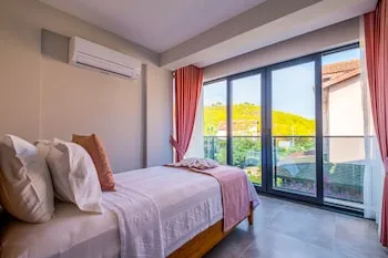 Lilly Villa 2