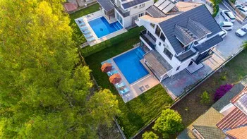 Lilly Villa 2