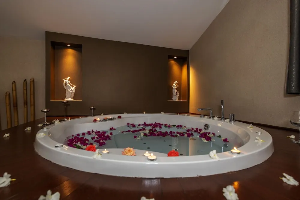 Honeymoon Oda, 1 Büyük (Queen) Boy Yatak, Sigara İçilmez, Köşe