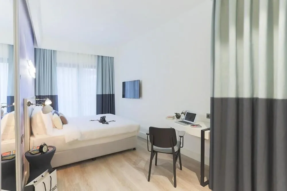 Deluxe Tek Büyük Yataklı Oda