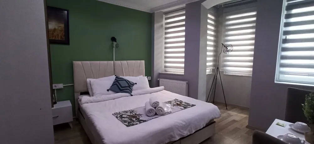 Royal Tek Büyük veya İki Ayrı Yataklı Oda