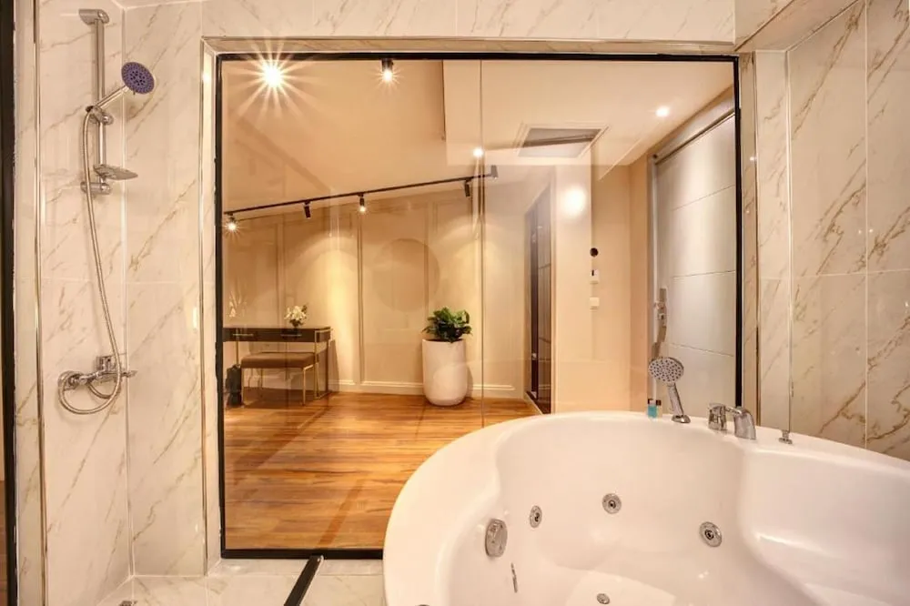 King Suite with Jacuzzi