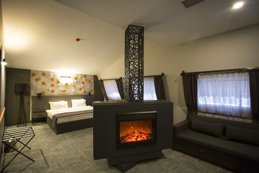 Junior Oda, 1 Büyük (Queen) Boy Yatak, Sigara İçilmez