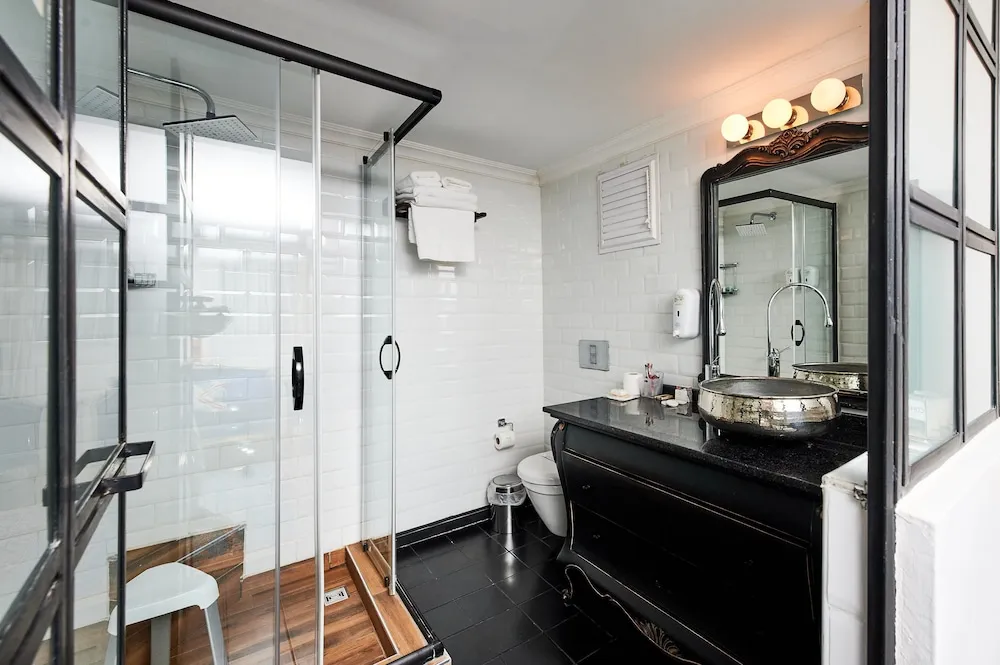 Basic Tek Büyük Yataklı Oda