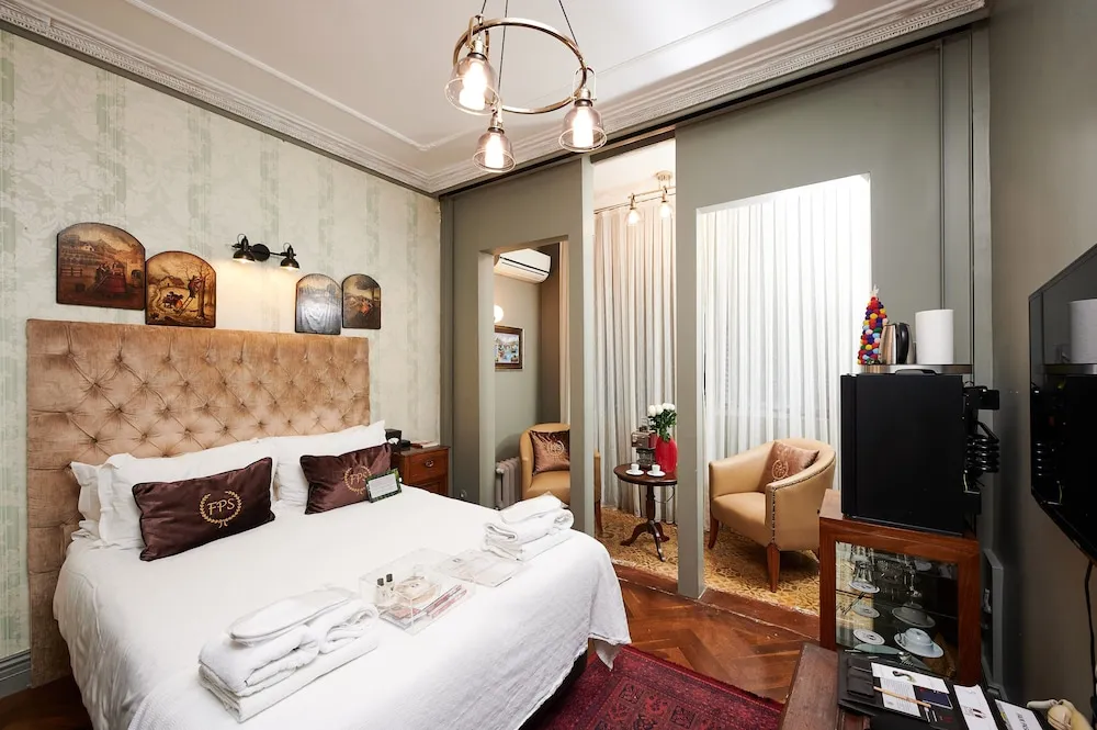 Basic Tek Büyük Yataklı Oda