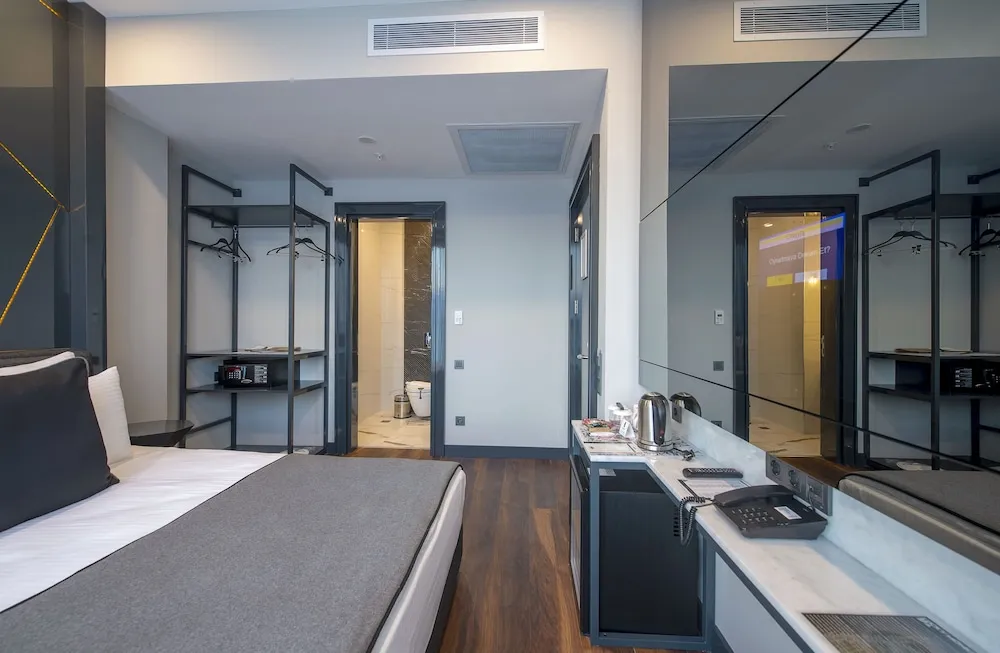 Deluxe Tek Büyük Yataklı Oda, Denize Bakan