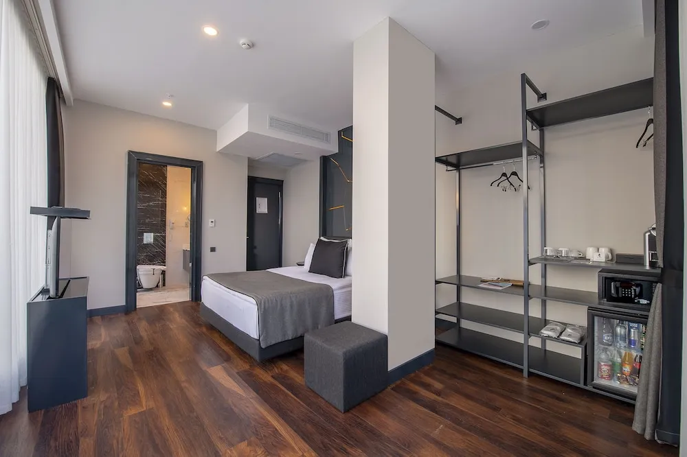 Deluxe Tek Büyük Yataklı Oda, Balkon, Denize Bakan